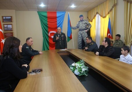 Семье погибшего командира батальона Азербайджанской армии вручена медаль НАТО (Фото)