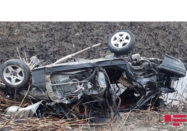 В Гёйчае сошел с трассы и перевернулся «BMW», пострадали 6 человек (Фото)