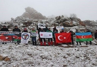 Турецкие альпинисты совершили восхождение в память о жертвах Ходжалы