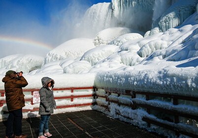 Из-за холодов частично замерз Ниагарский водопад (Фото-Видео)