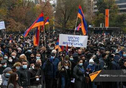 В Ереване оппозиция вновь вывела людей на улицу – Протестующие направились к резиденции президента Армении