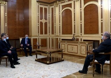 Президент Армении встретился с  оппозиционерами