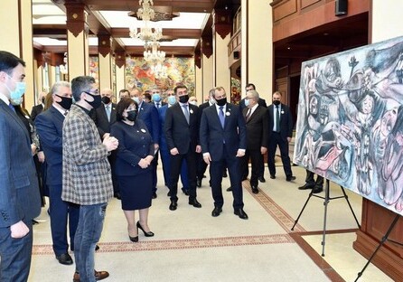 В Милли Меджлисе открылась выставка картин о Ходжалинском геноциде