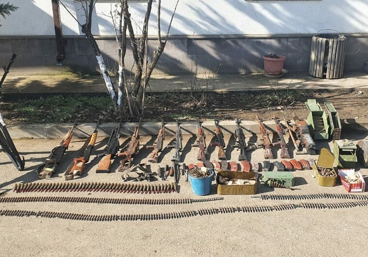 В Ходжавенде обнаружены брошенные противником боеприпасы