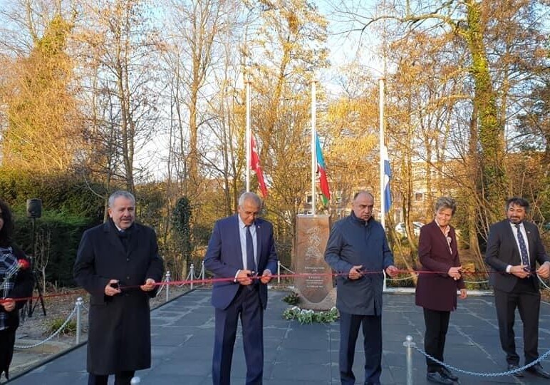 В Гааге установили памятник жертвам Ходжалы