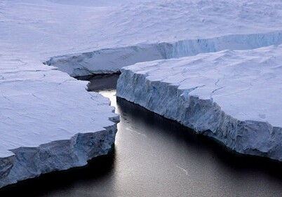 От ледника в Антарктиде откололся айсберг размером с Петербург (Видео)