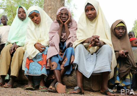 В Нигерии освободили более 300 похищенных школьниц