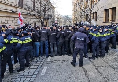 Оппозиция пикетирует парламент Грузии