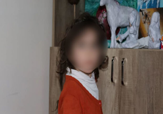 В Баку началось расследование в связи с оставленной на улице 4-летней девочкой