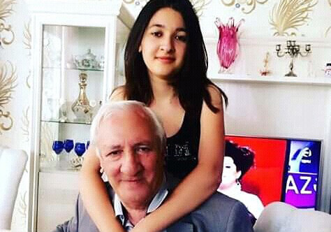 «Отец был похоронен среди мусора» - Дочь азербайджанского композитора не хочет слушать песни отца 