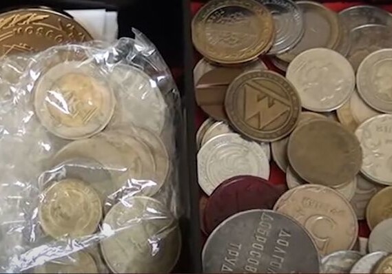 Учитель из Мингячевира собрала коллекцию банкнот и монет 60 стран (Видео)