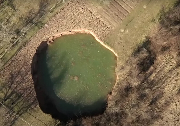 В Хорватии образовались сотни воронок в земле - Провалы продолжают появляться (Фото-Видео)