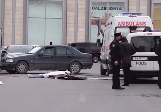 В Баку упавшая металлическая конструкция насмерть задавила женщину - Установлена личность (Видео)