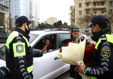 Дорожная полиция поздравила дам за рулем (Фото)