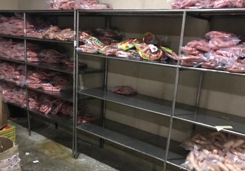 В Баку выявлена продажа непригодной колбасы