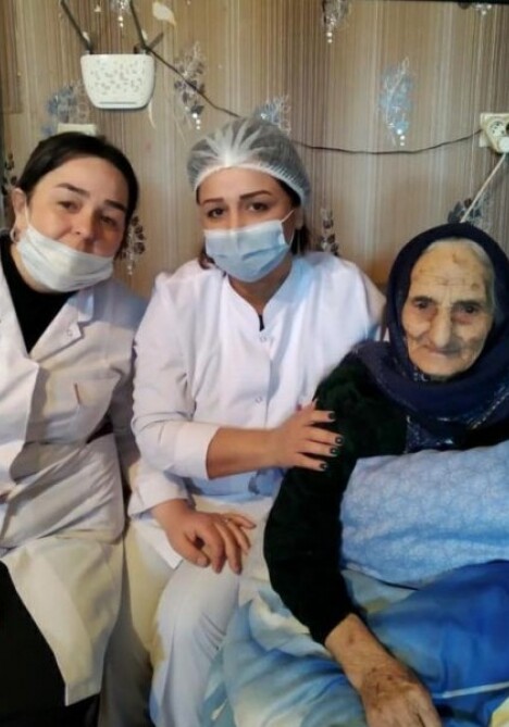 99-летняя жительница Губадлинского района вакцинировалась (Фото)