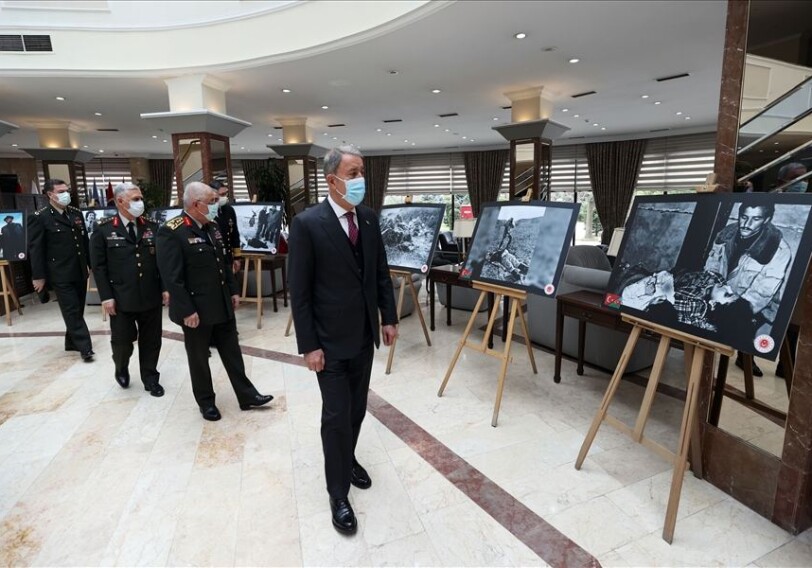 Министр обороны Турции посетил в Стамбуле выставку, посвященную Ходжалинскому геноциду (Фото-Видео)