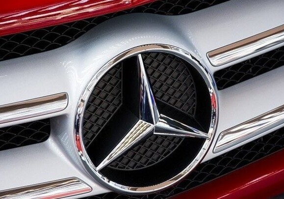 Mercedes отзывает более 264 тыс. автомобилей из-за угрозы их воспламенения