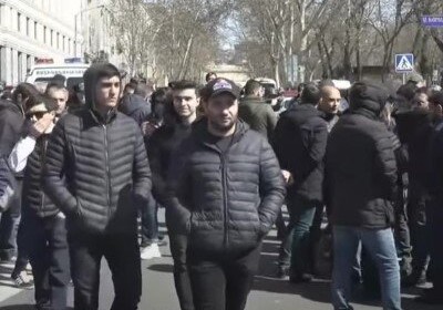 Акция протеста членов Движения по спасению Родины у здания МИД Армении завершилась - Пашинян не появился (Видео)