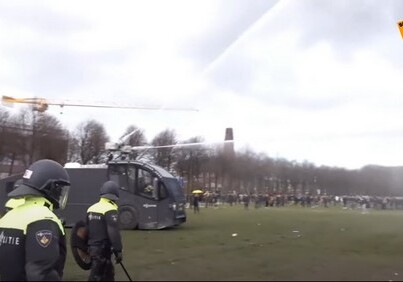 В Гааге полиция применила водометы на акции протеста