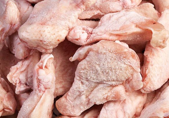 Куриное мясо, привезенное из Беларуси, оказалось непригодным - Приняты меры