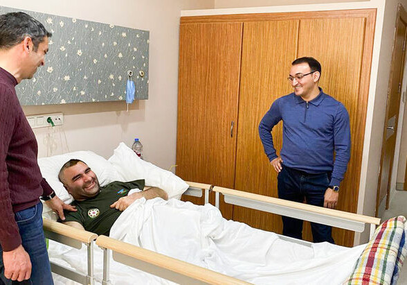 Ульви Мехдиев навестил раненых участников войны, проходящих лечение в Турции (Фото) 