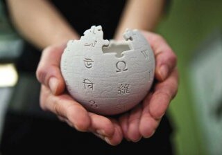 «Википедия» будет требовать деньги у Google, Amazon и Apple за использование своего контента