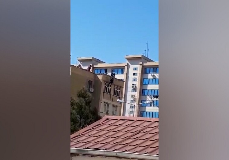 В Баку ребенок вызволен из запертой квартиры (Видео)