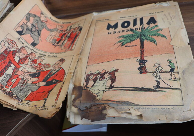 Бумажная машина времени: коллекционер из Баку собрал все номера старинного журнала (Фото)