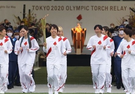 Во второй день эстафеты олимпийского огня в Японии вновь погас факел