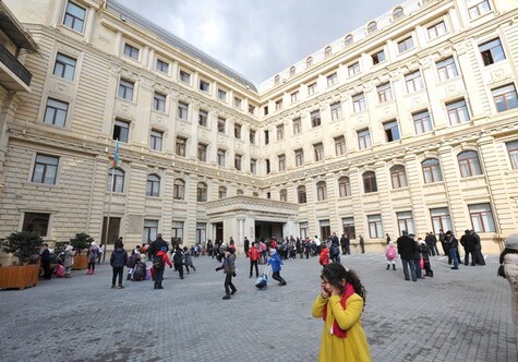 Еще одно учебное заведение в Баку закрылось из-за COVID-19