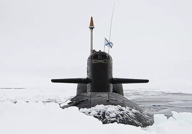 Три атомные подлодки России одновременно всплыли, проломив лед в Арктике (Видео)
