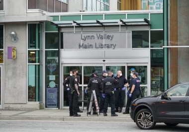 В Канаде мужчина с ножом напал на посетителей библиотеки, один человек погиб (Видео)