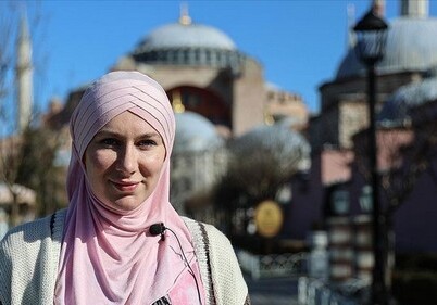 Британка приняла ислам после тура в Турцию и посвятила ему жизнь (Фото)