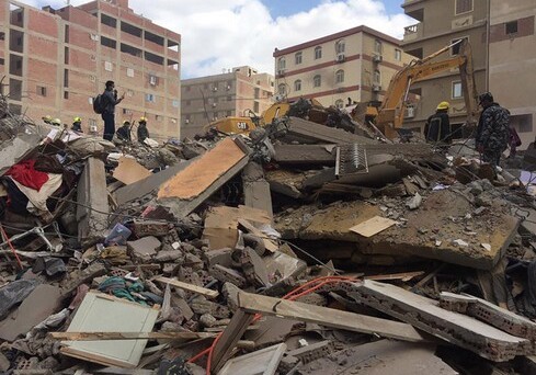 Число жертв обрушения жилого дома в Каире возросло до 25