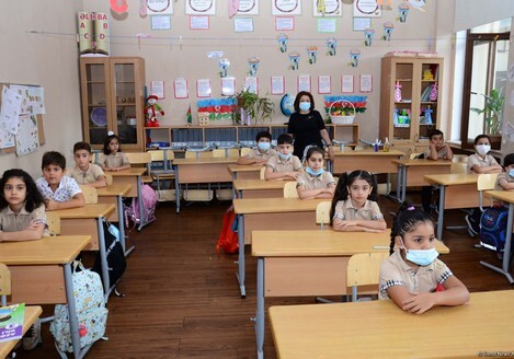 Три школы в Баку возобновили очный учебный процесс