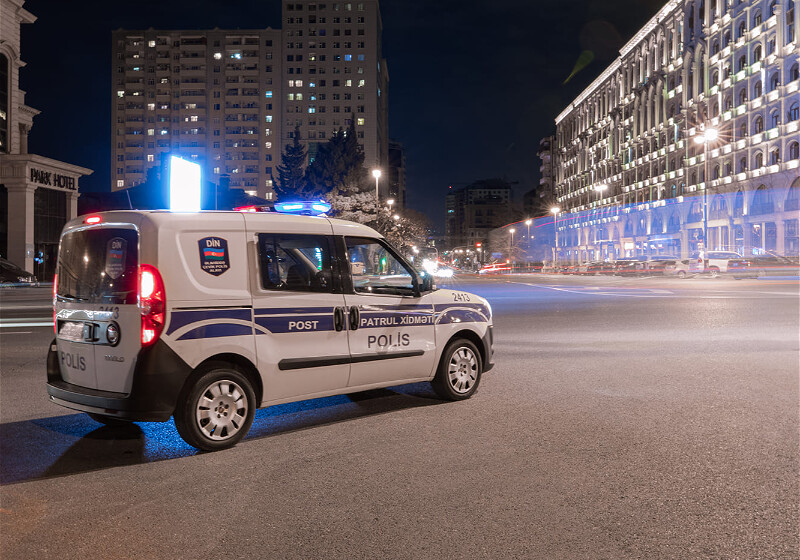 Наркокурьеры протаранили в Баку патрульные автомобили, полиция открыла огонь