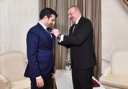 Президент Ильхам Алиев наградил Сельджука Байрактара орденом «Карабах»
