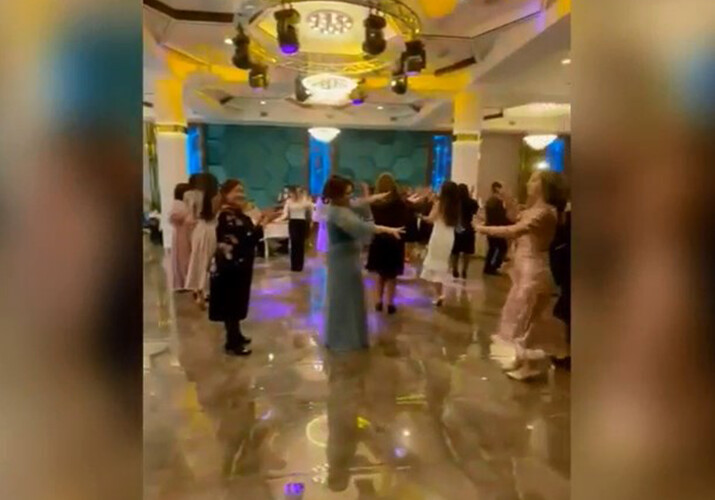 В Баку на свадьбе оштрафованы больной коронавирусом певец и еще 85 человек (Видео)