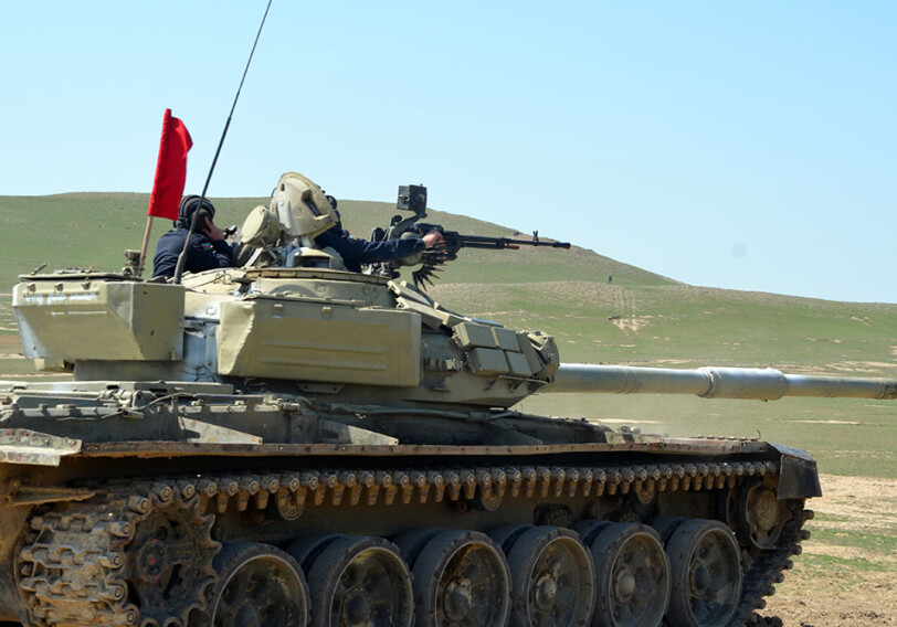 Проводятся интенсивные занятия по боевой подготовке танковых подразделений ВС АР (Видео)