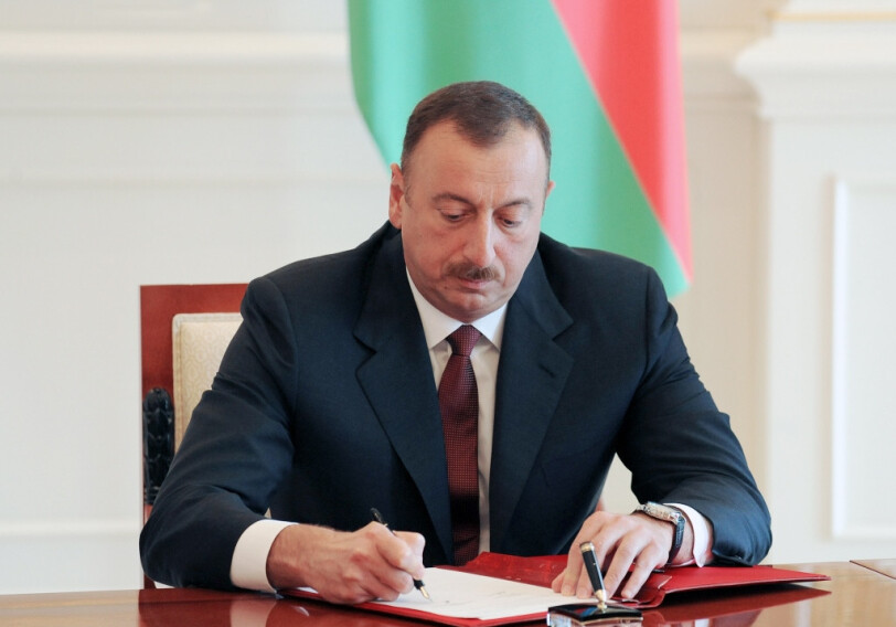 Ильхам Алиев наградил Юсефа бен Ахмеда аль-Усаймина орденом «Достлуг»