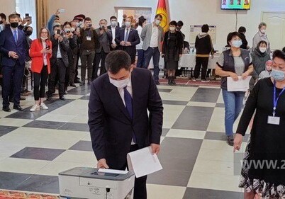 Президент Кыргызстана проголосовал на референдуме и местных выборах (Фото-Видео)
