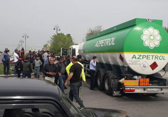 Жуткое ДТП в Кюрдамире: бензовоз протащил пешехода по асфальту (Фото)