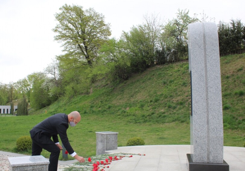 Временный поверенный в делах Израиля в Азербайджане посетил Губинский мемориальный комплекс геноцида (Фото)