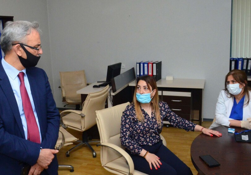В Азербайджане вакцину от COVID-19 получили еще около 80 журналистов (Фото)