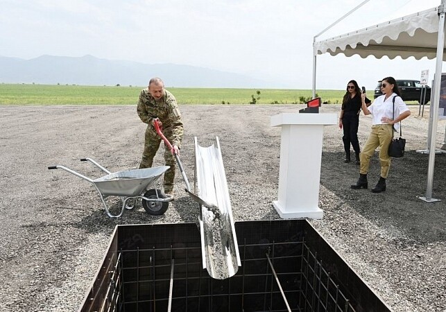 Президент Азербайджана заложил фундамент аэропорта в Зангилане