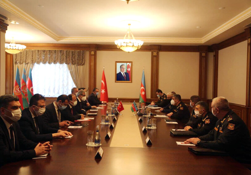 Министр обороны Азербайджана встретился с делегацией, представляющей ВПК Турции (Фото)