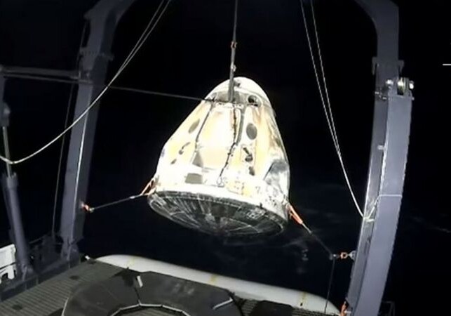 Ночное возвращение с МКС: Астронавты НАСА приводнились около Флориды (Видео)