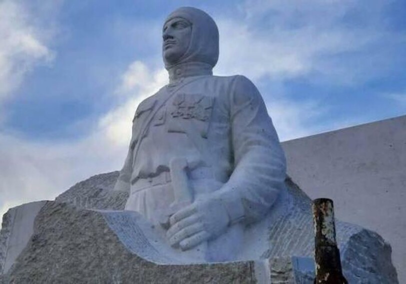 Российские ветераны обратились в МИД и Минобороны с требованием демонтировать памятник Нжде в Карабахе