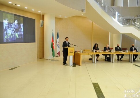 В Баку открылась выставка, посвященная 100-летию Ахмедие Джебраилова (Фото)